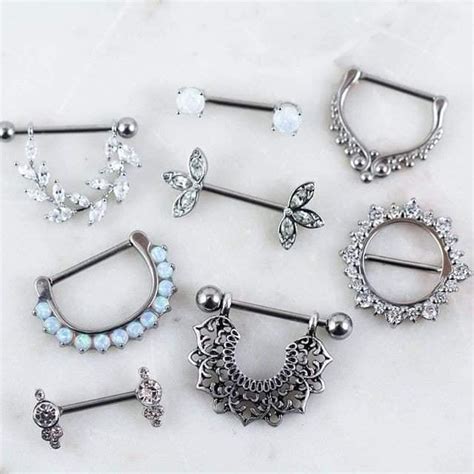 Ejemplos de joyas para piercing en el pezón