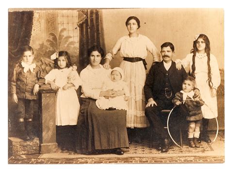 Foto de familia antigua de Alfredo Fuentes o foto de un Ford 41