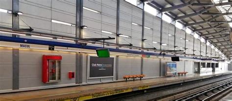 Fotografía de la estación Macul de la Línea 4 del Metro