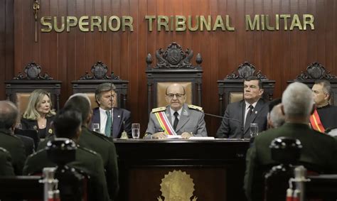 Fotografía de un tribunal militar o una figura judicial chilena relevante