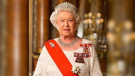 Reina Isabel II de niña montando su primer poni Shetland
