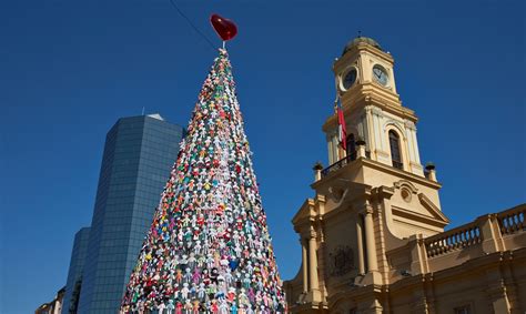 Foto de personas mayores celebrando la Navidad en Chile
