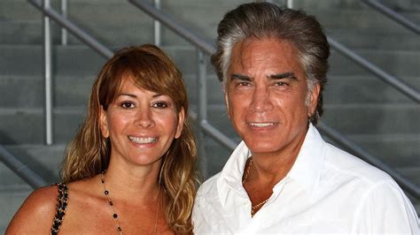 Foto de Carolina Pérez sonriendo, con un aura de confianza y autoaceptación