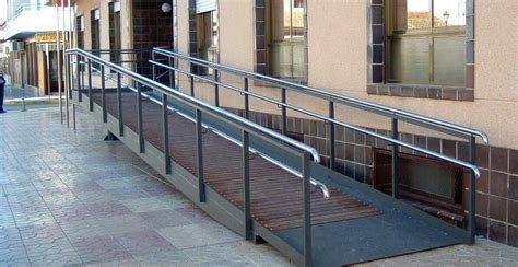 Foto de una rampa accesible en el MACBA