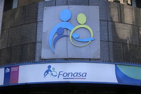Foto de la fachada de la sucursal de Fonasa en Providencia o de su interior con elementos de accesibilidad universal