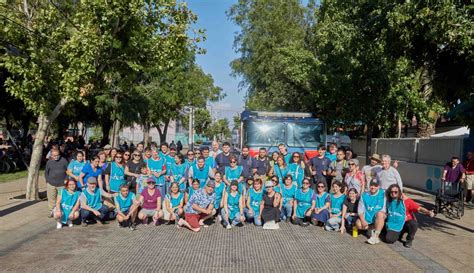 Fotografía de voluntarios del Hogar de Cristo trabajando en Curicó