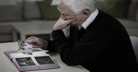 Infografía: Causas y efectos de la soledad en adultos mayores