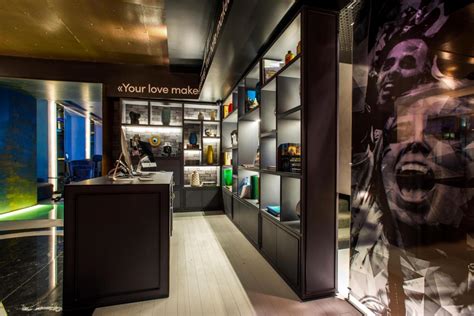 Interior del Pestana CR7 Lisboa, bar o lobby