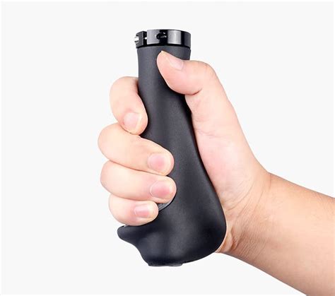 Detalle de las empuñaduras ergonómicas del andador