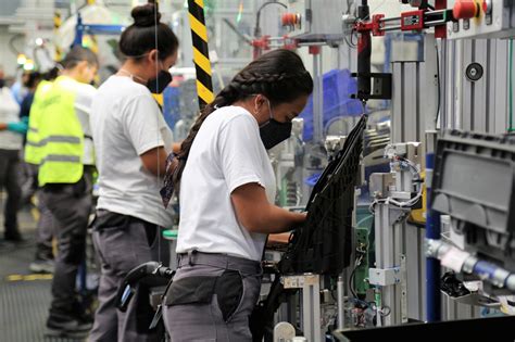 Gráfico: Evolución de la fuerza laboral independiente y cobertura previsional en Chile