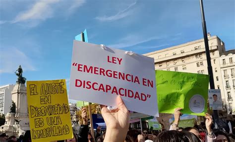 Esquema de las fases de la Ley de Emergencia en Discapacidad, incluyendo aprobación, veto y promulgación