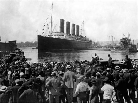 Fotografía del RMS Titanic antes de su viaje inaugural