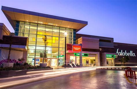 Foto exterior de Mall Plaza Copiapó con el letrero de Sura