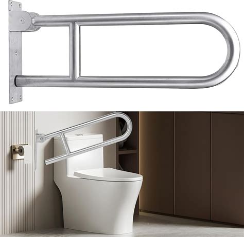 Foto: Espejo abatible y agarraderas en un baño adaptado