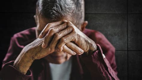 Infografía: Causas del abandono de adultos mayores en el contexto familiar y social