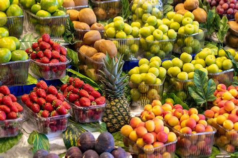 Foto de una variedad de frutas, verduras y legumbres