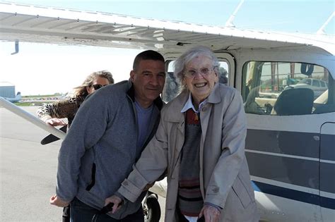 David Tosetto, propietario de Mount View, acompañando a Mildred