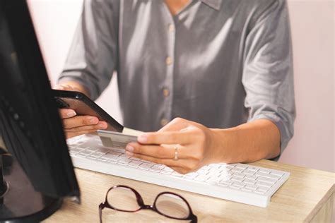 Proceso de solicitud de adelanto a través de mandatario con firma de escritura pública.