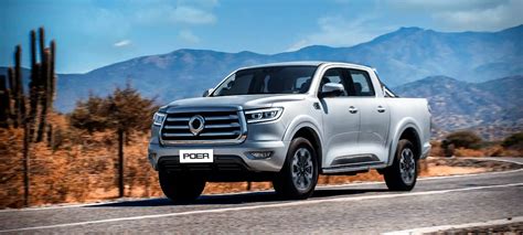 Imagen de una camioneta 4x4 encajada en terreno arenoso y rocoso, simbolizando el lugar donde fue encontrada la pareja desaparecida.