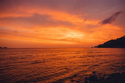 Foto de un paisaje costero de Algarrobo al atardecer