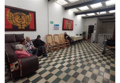 Instalaciones modernas y acogedoras de un hogar geriátrico