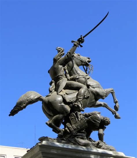 Escultura del Monumento a Bernardo O'Higgins a caballo en Chillán Viejo