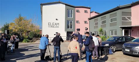 Foto exterior del Eleam en Puente Alto, edificio de color blanco