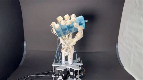 Prótesis robótica de mano impresa en 3D