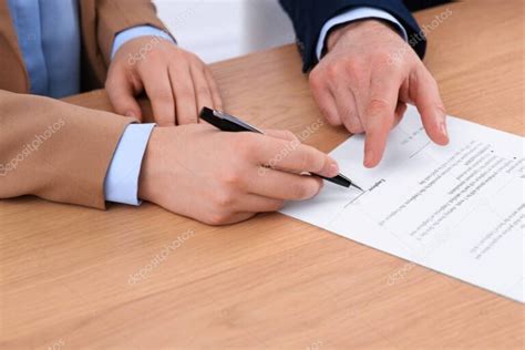 Foto de reunión de abogados o firma de acuerdo de colaboración legal