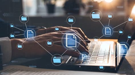 Documentos digitales o certificados en una pantalla de ordenador con un fondo de oficina