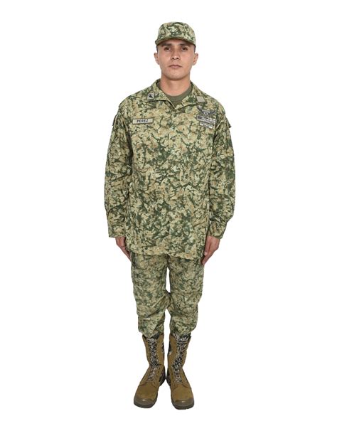 Foto de jóvenes chilenos en uniforme militar