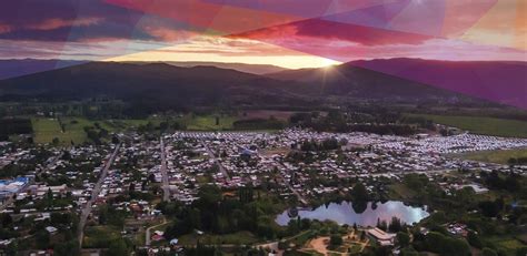 Fotografía aérea de Santa Juana con enfoque en áreas comunitarias