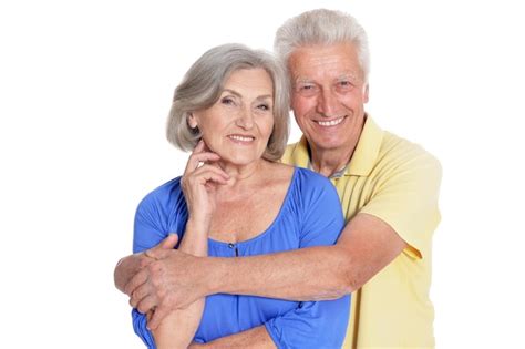 Foto de pareja mayor comunicándose íntimamente