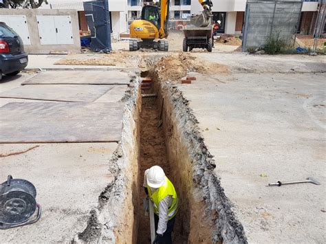 Ancianos rescatados de zanja de obra por trabajos de Sedapal