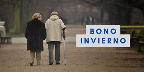 Imagen de personas mayores disfrutando del invierno, representando el Bono Invierno