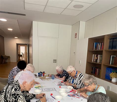 Sala de actividades en residencia de ancianos
