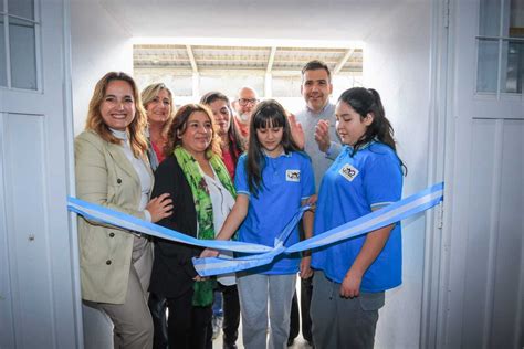 Fotografía de la inauguración de la Residencia Los Cedros con autoridades locales.