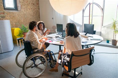 Esquema de las diferentes vías de apoyo para personas con discapacidad intelectual (educación, formación laboral, rehabilitación, inclusión social).