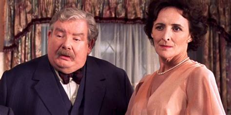 Tío Vernon y Tía Petunia Dursley, parientes muggles de Harry Potter