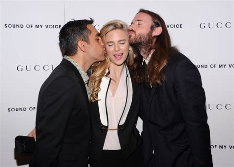 Foto de rodaje donde Mike Cahill dirige a Brit Marling y William Mapother
