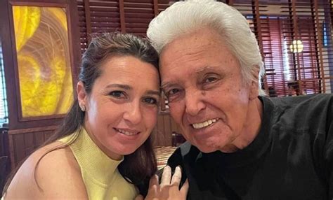 Fotografía de Luis Alberto Tobar y su esposa Carmen Flores, mostrando su situación de jubilados con pensiones insuficientes.