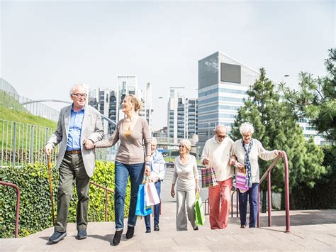 Infografía: Diseño de ciudades amigables para adultos mayores
