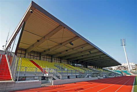 Infografía sobre la trayectoria del Estadio Josy Barthel y su evolución de Stade Municipale a Josy Barthel Stadion