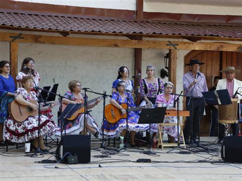 Gala de danza latinoamericana para adultos mayores en Chillán