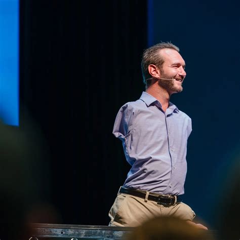 Retrato de Nick Vujicic sonriendo