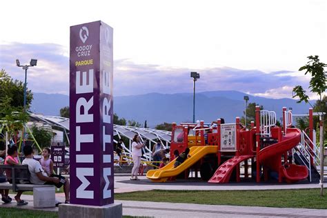 imagen aérea del Parque Mitre con las mejoras en iluminación y senderos