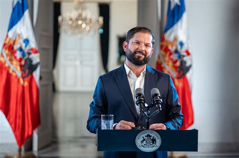 Foto del presidente Gabriel Boric presentando la reforma de pensiones