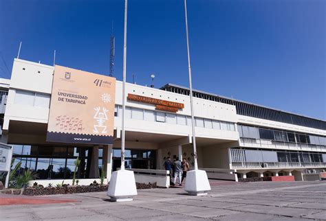 Mapa de las distintas sedes y bibliotecas de la Universidad de Tarapacá (UTA), indicando sus ubicaciones y horarios de atención.