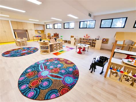 Ejemplo de aula o espacio educativo con diseño inclusivo para TEA