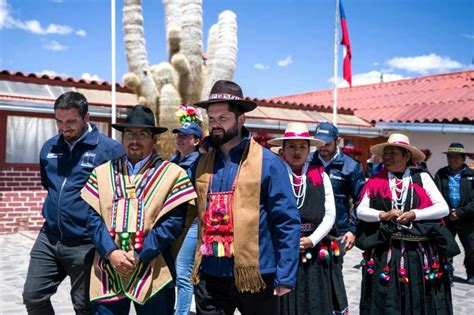Ancianas y ancianos aymaras en Colchane compartiendo saberes